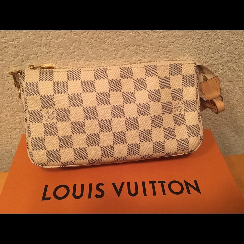 Hardly used Pochette Accessoires New Medium.